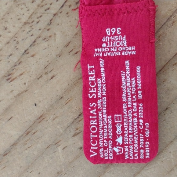 Victoria's Secret Red Satin Biofit Push Up Bra Size 36B - Picture 2 of 10